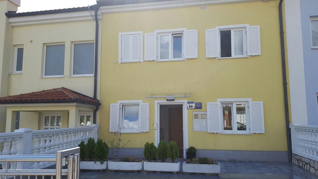 Apartament Haus Ella Novi Vinodolski Zewnętrze zdjęcie
